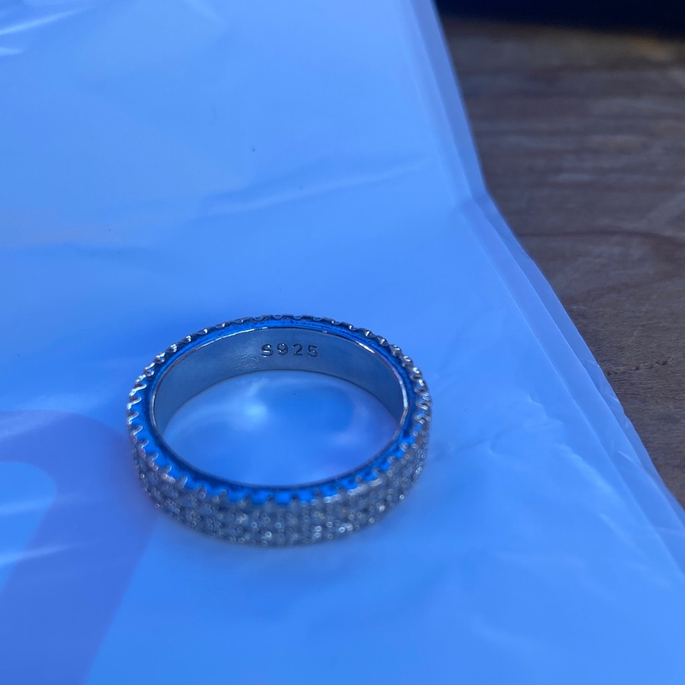 Elegant Silver Band Ring